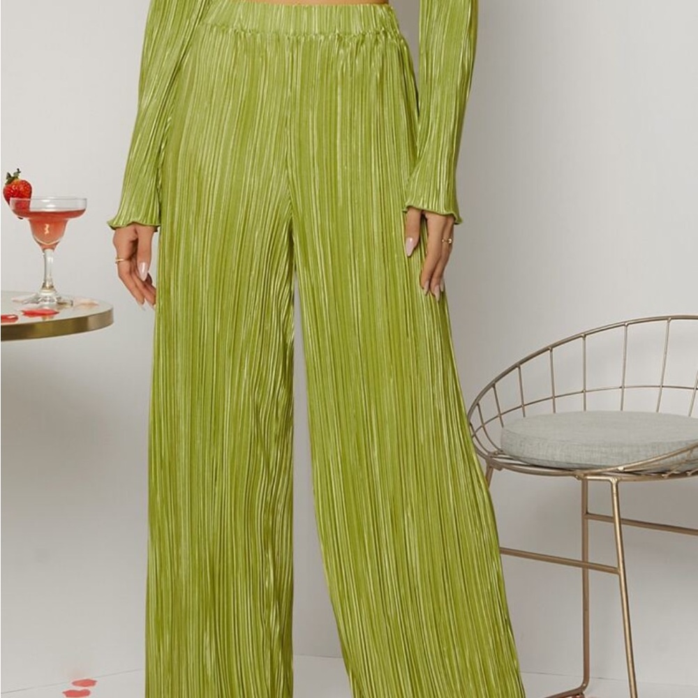 Elegant Green Pleated Pants